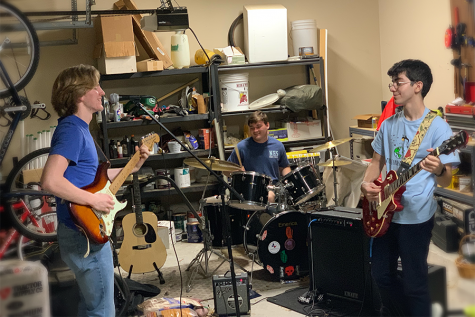 Jamming out, The Loops rehearse music by Nirvana before learning new songs. “I wanted to create a band because I wanted an outlet for my friends and me to continue to grow musically and to build the bond we have,” junior Luke Ferguson said. “I love playing with the band because at that moment nothing else matters besides the song. You can really set aside worries and anxieties and just focus on making music.”