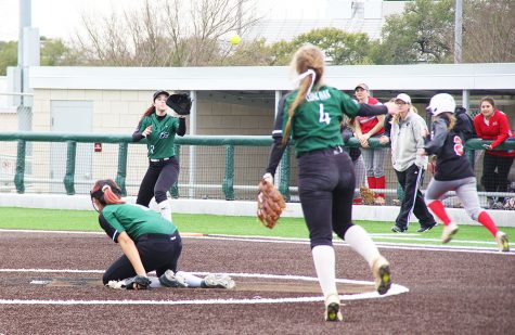 Softball Prepares to Take a Swing at 2020 Season