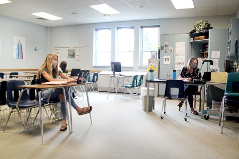 Teaching in her classroom, Pre-AP Algebra II and AP Statistics teacher Wendy Martinez adjusts back to in-person learning. The freshmen, children of faculty and students without internet access are the only students allowed back on campus, which means that there are only a few students present in each class, if none.