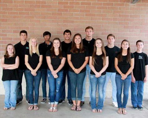 Front- Sophomore Duchess Jordan Hagemann, Junior Duchess Courtney Fielding, Senior Princess Allison Head, Senior Princess Jackie Farias, Senior Princess Riley Yurchick, Freshman Duchess Kendyl Morris.
Back- Sophomore Duke Gunnar Chriswisser, Junior Duke Mahesh Allada, Senior Prince Bronsen Chong, Senior Prince Jack Grimm, Senior Prince John Michael Heyl, Freshman Duke Finnegan Hein.