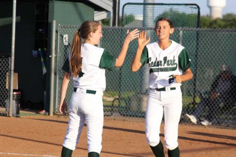 Senior Jazzmine Thorpe high fives fellow team mate.