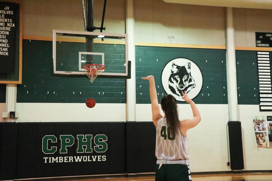 Warming+up+before+practice%2C+varsity+captain%2C+junior+Nicole+Leff%2C+prepares+for+the+Lady+Timberwolves+first+game.+The+team+has+been+practicing+since+early+August+to+prepare+for+their+tough+preseason+schedule.+%5BThe+team%5D+is+dedicated+to+making+everyone+the+best+they+can+be%2C+Leff+said.+And+to+ensure+that+happens%2C+we+come+into+every+practice+with+a+positive+attitude+and+a+willingness+to+work+hard.+