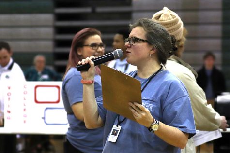 Speaking into the microphone, government teacher Jennifer Fortenberry addresses upperclassmen on Jan. 30 at the voter registration rally. Fortenberry organized the rally in order to reinforce the significance of voting. “It’s very important that the younger generations vote,” Fortenberry said. “A lot of the decisions that are being made now are going to be affecting them the most, whether it’s about the environment, or social security, or college, or whatever the issue may be those issues are going to be impacting this generation for their entire lives.”