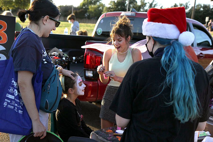 Filled with enthusiasm, secretary, social media manager and senior Arina Gart paints a skeleton on a girl’s face. Trunk or Treat is an annual school-sponsered community event where kids wear their Halloween costumes and interact with various clubs and organizations to receive candy. “A lot of people came to our booth at Trunk or Treat, and a lot of [our members] were volunteering too,” Gart said. “We got to do a bunch of different paintings, and since everyone is so talented in Art Club it turned out really good.”