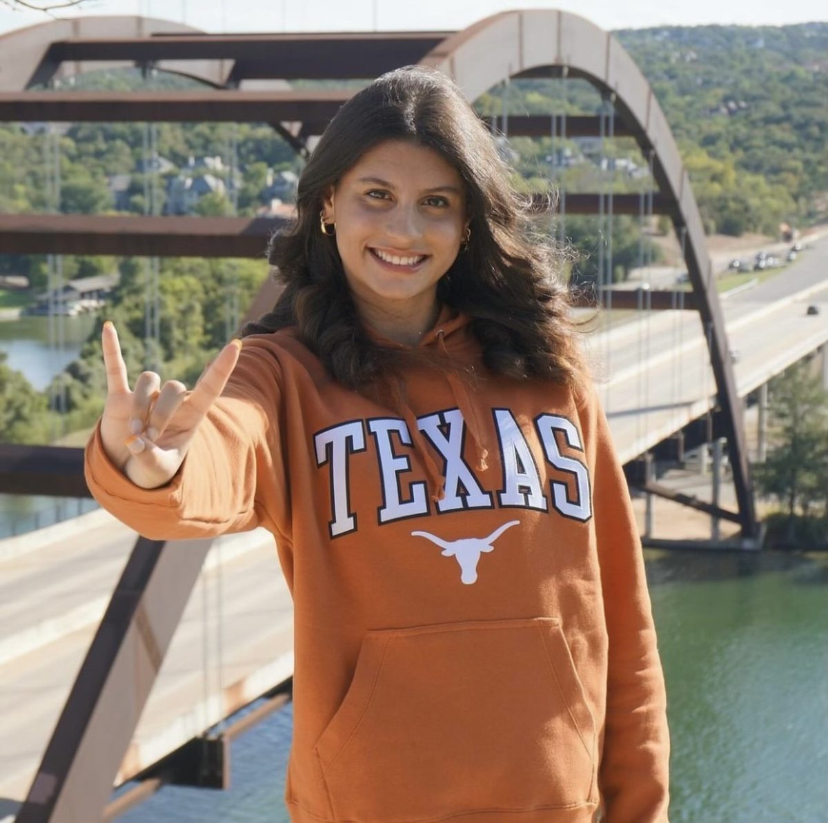 Junior Swimmer Ella Mongenel commits to the University of Texas to continue her academic and athletic career on the Women’s Swim and Dive team. She has been in communication with the Longhorn swimming staff since June, and committed in November. “Even though swimming is so individualized when you compete,having teammates there to support you makes a big difference,” Mongenel said. “I am thankful for all the people that I have met throughout my swimming career and how they helped me push through.”